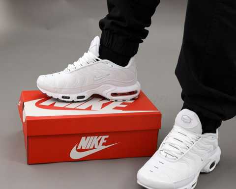 Nike air max store tn white and red